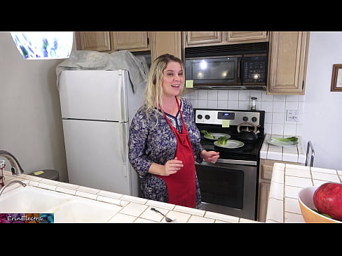 ❤️ A madrasta o ordenha na cozinha antes de sua data ️ Porno vídeo em pt-br.dreamlandpassionjourney.ru ☑
