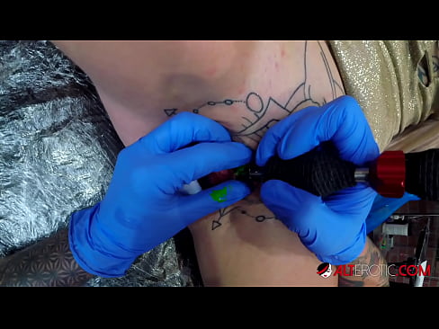 ❤️ Extremamente tatuada, a brasa Sully Savage fez uma tatuagem em seu clítoris ️ Porno vídeo em pt-br.dreamlandpassionjourney.ru ☑